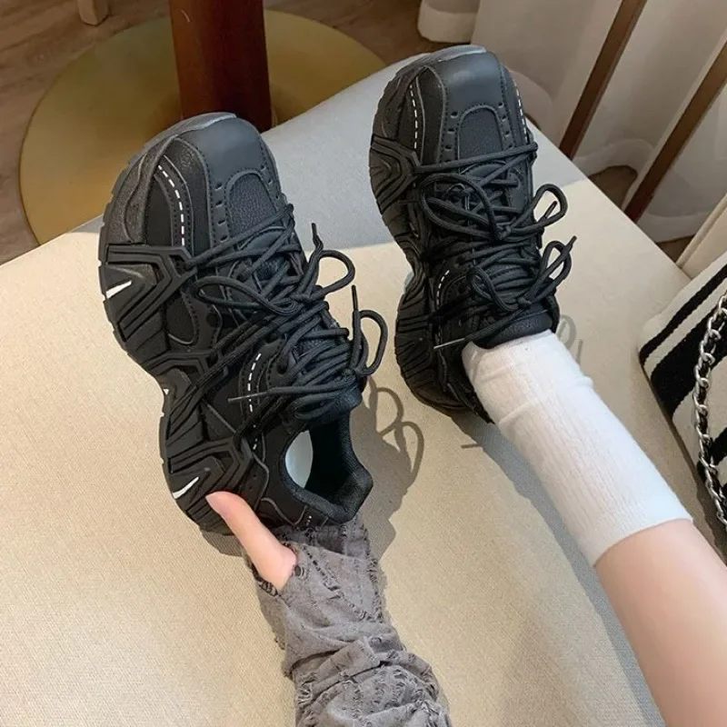 Женские туфли на высокой платформе со шнуровкой. Удобные и элегантные предложения. Мода 202. Легкое предложение. Дизайнерская роскошная женская обувь. 
Женские туфли на высокой платформе со шнуровкой. Удобные и элегантные предложения. Мода 202. Легкое предложение. Дизайнерская роскошная женская обувь.