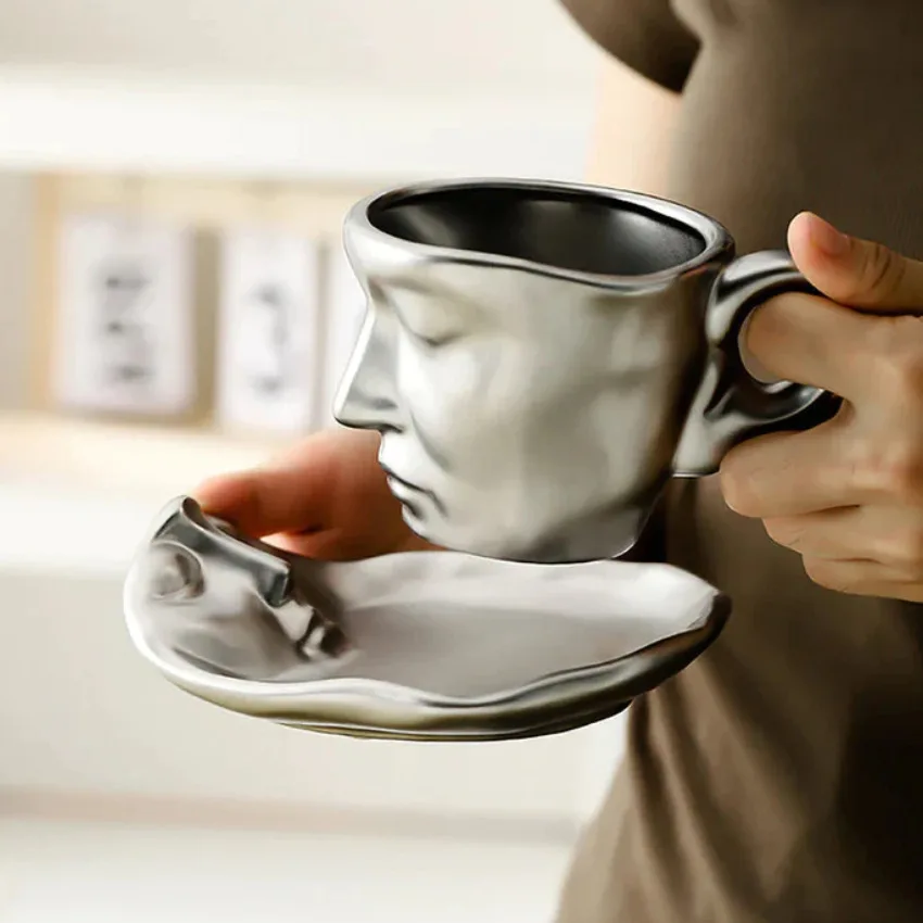 Creative Abstract Art Design Kiss of the Face Ceramic Cup and Plate Set with Spoon Matte Macaron Coffee Cup and Plate
Creative Abstract Art Design Kiss of the Face Ceramic Cup and Plate Set with Spoon Matte Macaron Coffee Cup and Plate
