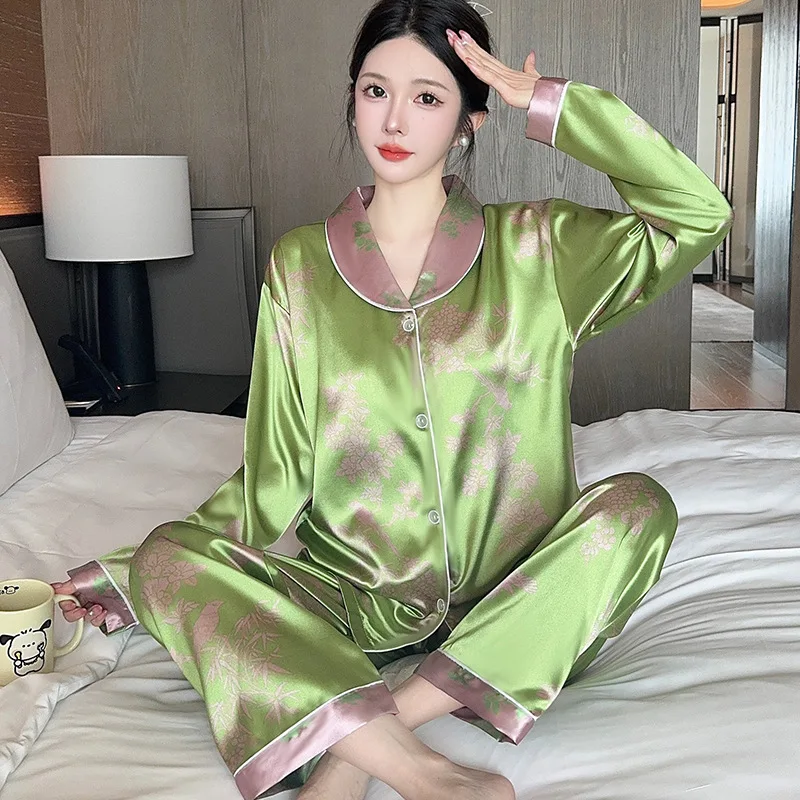 Four-season Style High-quality Printed Women's Pajama Set with Long Sleeves and Long Pants, Loose and Comfortable Home Wear
Four-season Style High-quality Printed Women's Pajama Set with Long Sleeves and Long Pants, Loose and Comfortable Home Wear