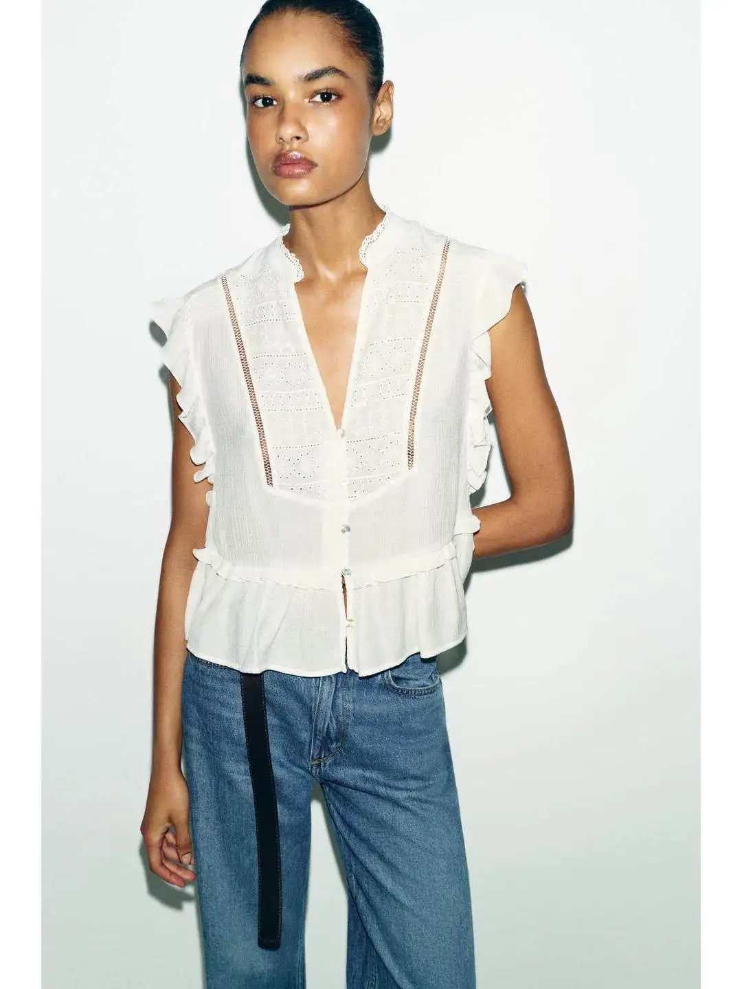 Elegant round Neck Sleeveless Embroidered Trim Layered Stitching Fashionable Slim Fit Summer Wind Style Women's Top
Elegant round Neck Sleeveless Embroidered Trim Layered Stitching Fashionable Slim Fit Summer Wind Style Women's Top
