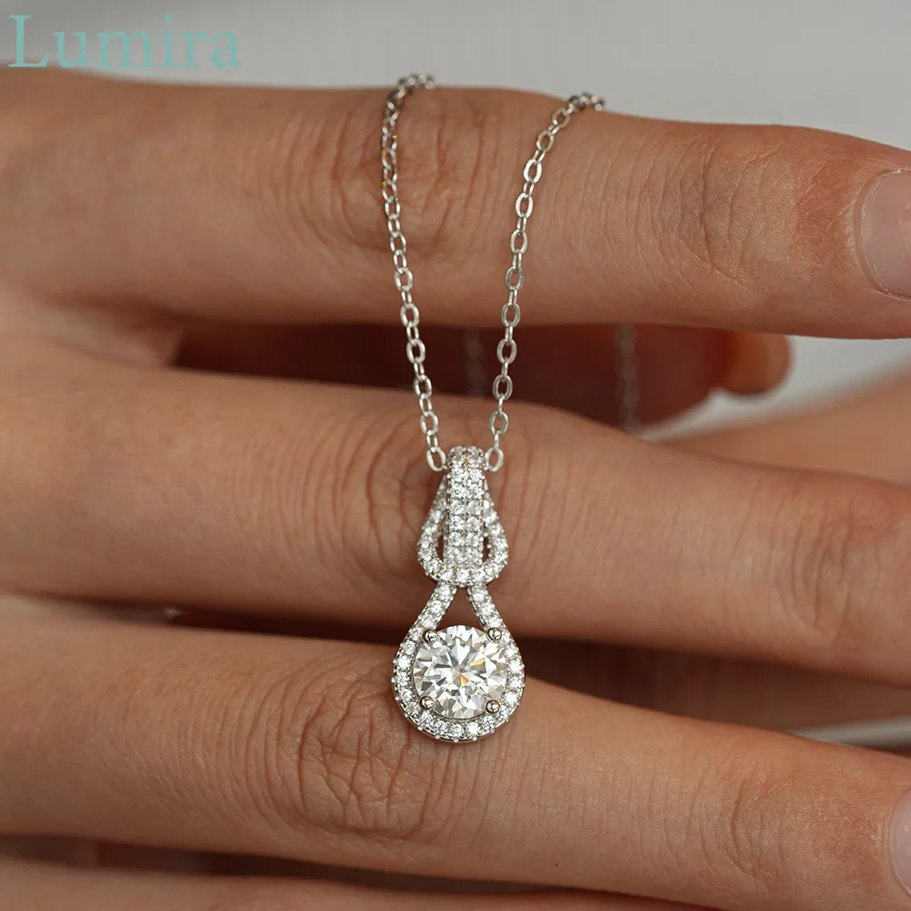 Lumira Classic Interlocking Full Diamond-studded Pendant Platinum PT950 Necklace with 1-Carat Moissanite for Women Jewelry Gifts
Lumira Classic Interlocking Full Diamond-studded Pendant Platinum PT950 Necklace with 1-Carat Moissanite for Women Jewelry Gifts