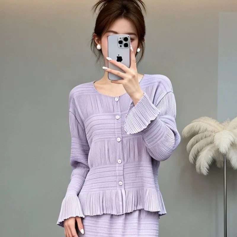 Miyake Pleated Jacket plisse 2026 Summer New Ragan Pleats Cardigan Women Loose Fit Slim Waist-Cinching Long Sleeve Top Outerwear
Miyake Pleated Jacket plisse 2026 Summer New Ragan Pleats Cardigan Women Loose Fit Slim Waist-Cinching Long Sleeve Top Outerwear