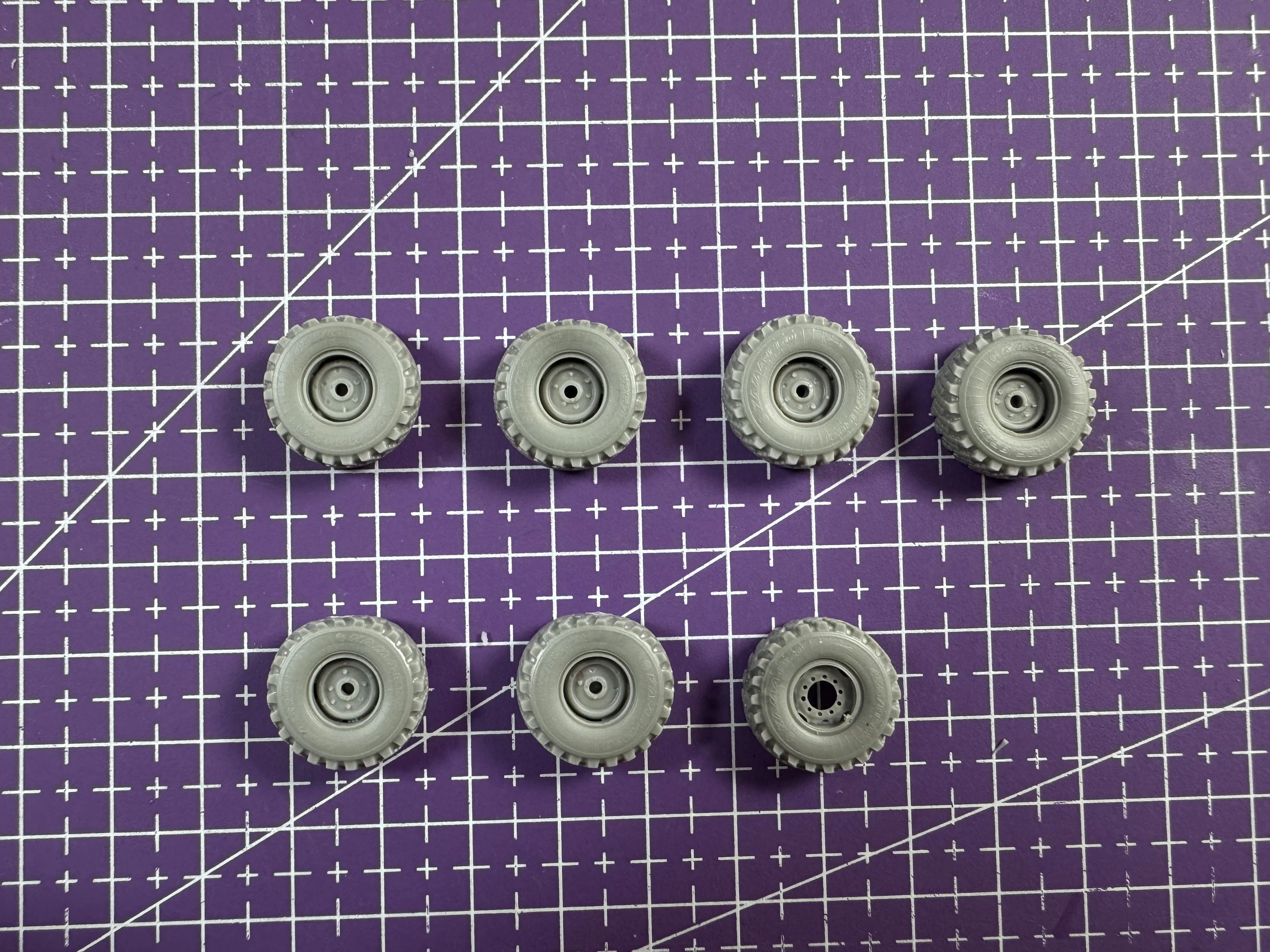 1: 72 Die Casting Resin Model Assembly Kit, GK, Resin wheel, unpainted, needs to be assembled (MAZ543)
1: 72 Die Casting Resin Model Assembly Kit, GK, Resin wheel, unpainted, needs to be assembled (MAZ543)