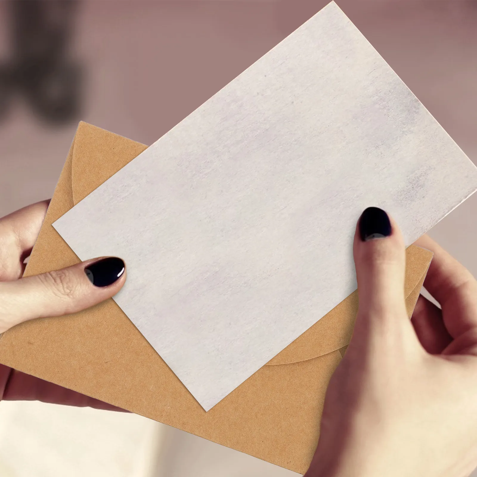 50Pcs Kraft Paper Envelopes Butterfly Lock Vintage Classic Brown Paper Envelopes for Letters Notes Gift Stationery
50Pcs Kraft Paper Envelopes Butterfly Lock Vintage Classic Brown Paper Envelopes for Letters Notes Gift Stationery