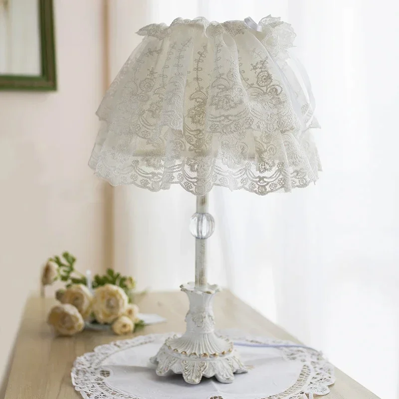 Nordic Lace Fabric Table Lamps Princess Girl Led Stand Desk Light for Home Wedding Decor Bedroom Bedside Lamp Lighting Fixtures
Nordic Lace Fabric Table Lamps Princess Girl Led Stand Desk Light for Home Wedding Decor Bedroom Bedside Lamp Lighting Fixtures