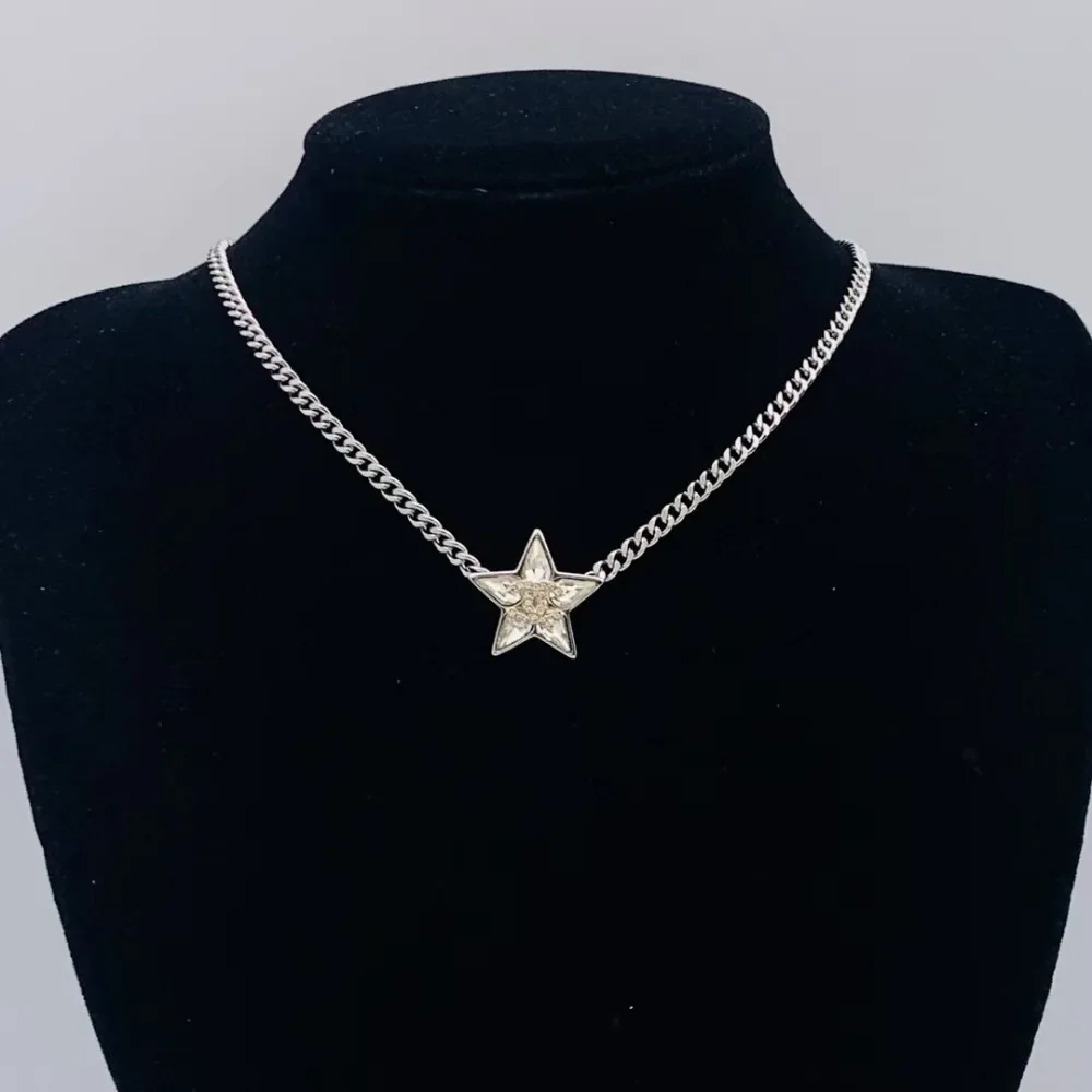 2025 Новое ожерелье с двойной буквой C, женское модное классическое ожерелье в стиле ретро
2025 Новое ожерелье с двойной буквой C, женское модное классическое ожерелье в стиле ретро