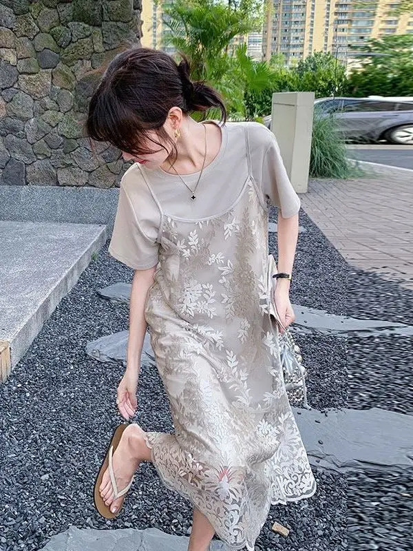 plus Size Women's Summer Slimming T-Shirt Dress Two-Piece Set Luxury Feel Floral Embroidery Tank Top A-Line Midi Skirt
plus Size Women's Summer Slimming T-Shirt Dress Two-Piece Set Luxury Feel Floral Embroidery Tank Top A-Line Midi Skirt