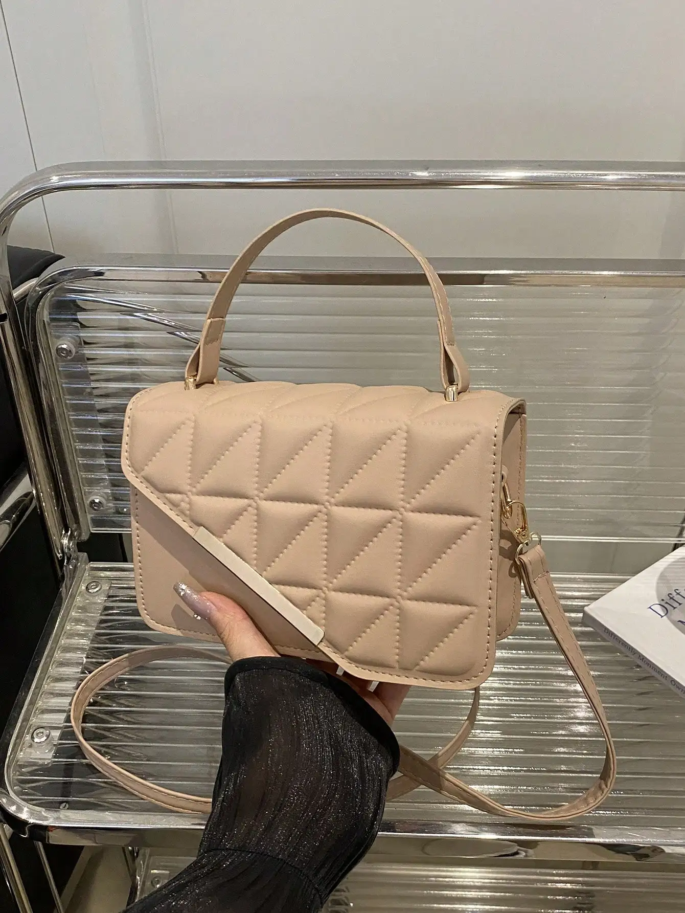 Mini Fashionable Diamond Embossed Tote Bag
Mini Fashionable Diamond Embossed Tote Bag