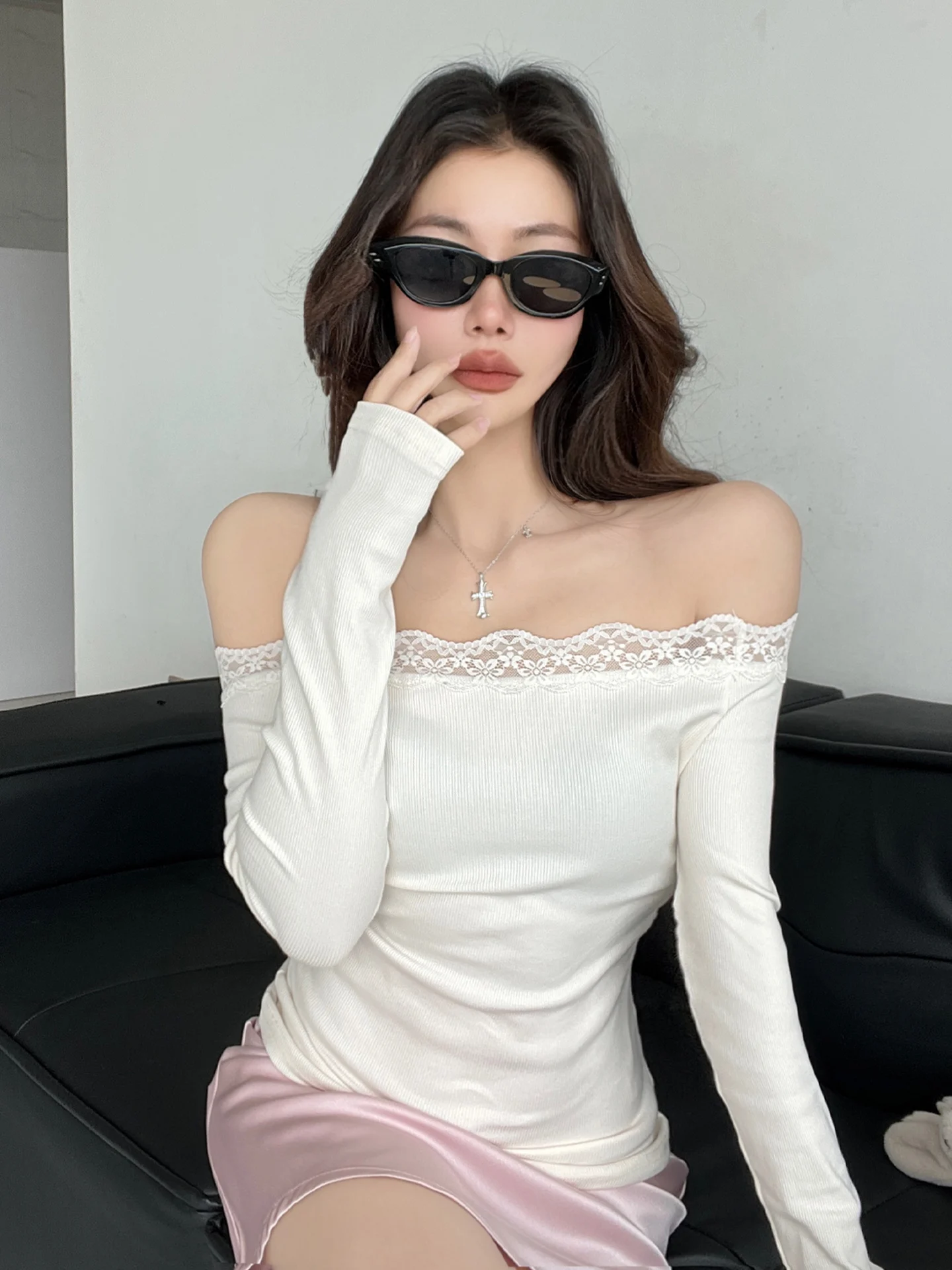 Корейская трикотажная футболка с кружевной отделкой Long Sve, женская облегающая сексуальная базовая футболка на одно плечо, смесь хлопка и полиэстера
Корейская трикотажная футболка с кружевной отделкой Long Sve, женская облегающая сексуальная базовая футболка на одно плечо, смесь хлопка и полиэстера