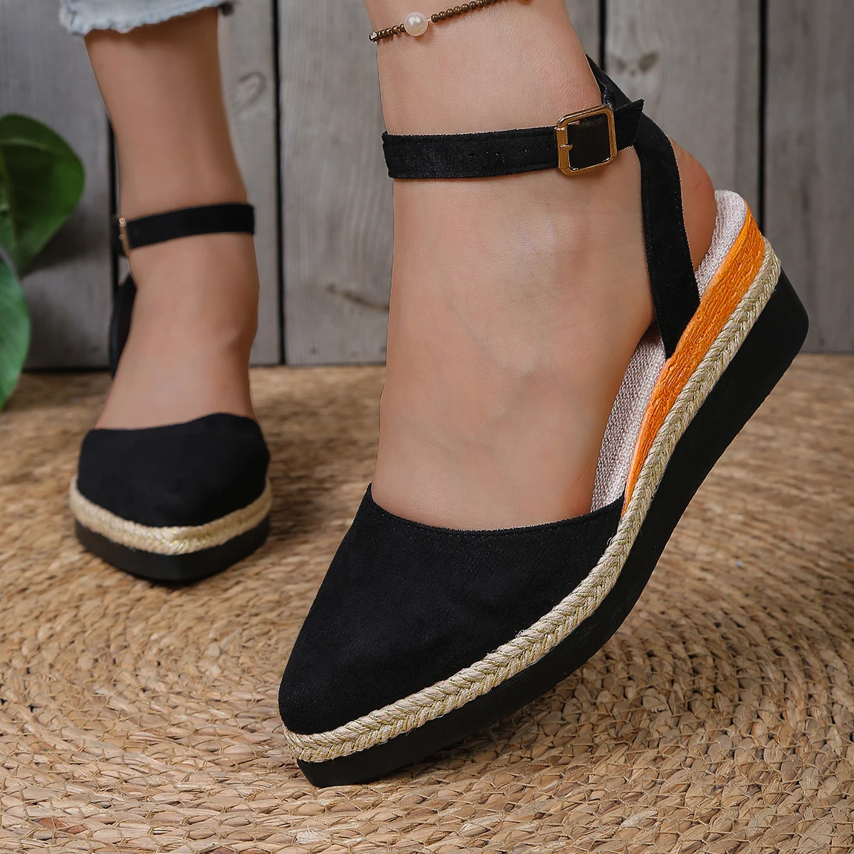 Женские сандалии с закрытым носком, летние модные однотонные туфли на танкетке, элегантные удобные сандалии с острым носком на резинке для женщин
Женские сандалии с закрытым носком, летние модные однотонные туфли на танкетке, элегантные удобные сандалии с острым носком на резинке для женщин