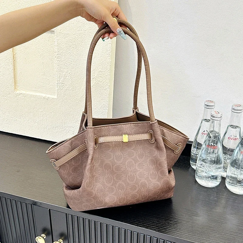Elegant Vintage Designer Diaper Bag For Women Minimalist Luxury Leather Large Capacity Stylish Fashion Shoulder Bag
Elegant Vintage Designer Diaper Bag For Women Minimalist Luxury Leather Large Capacity Stylish Fashion Shoulder Bag