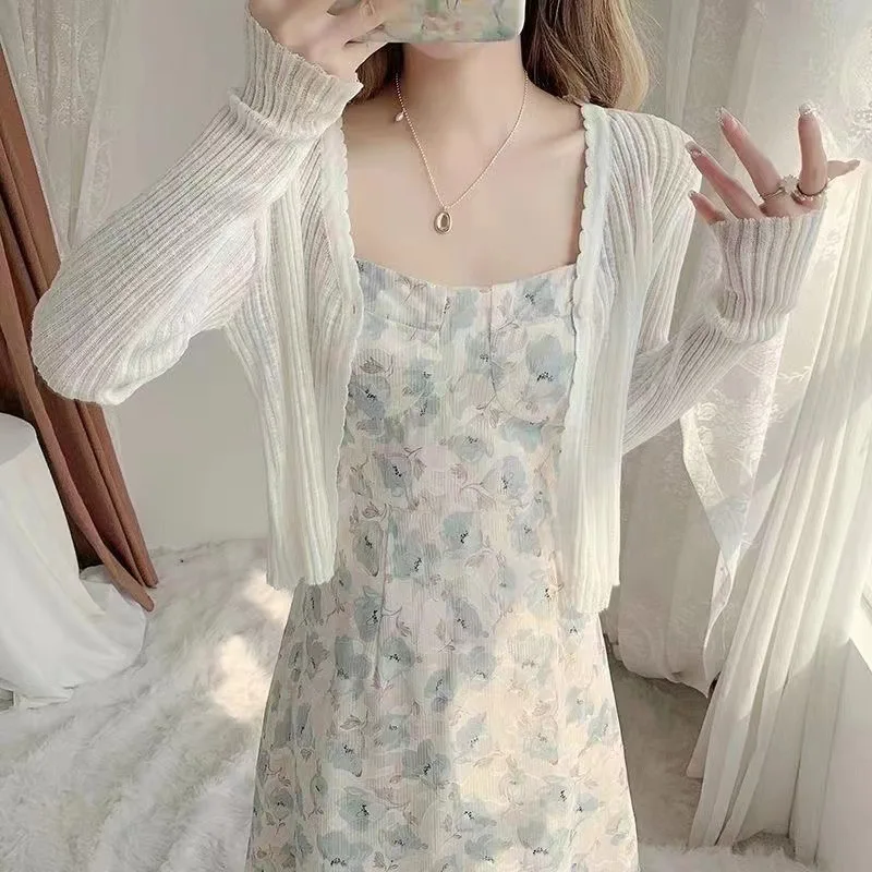 Women's Sweet White Knit Cardigan V-Neck Lace Trim Sheer Cropped Cover Up Summer Casual Top
Women's Sweet White Knit Cardigan V-Neck Lace Trim Sheer Cropped Cover Up Summer Casual Top