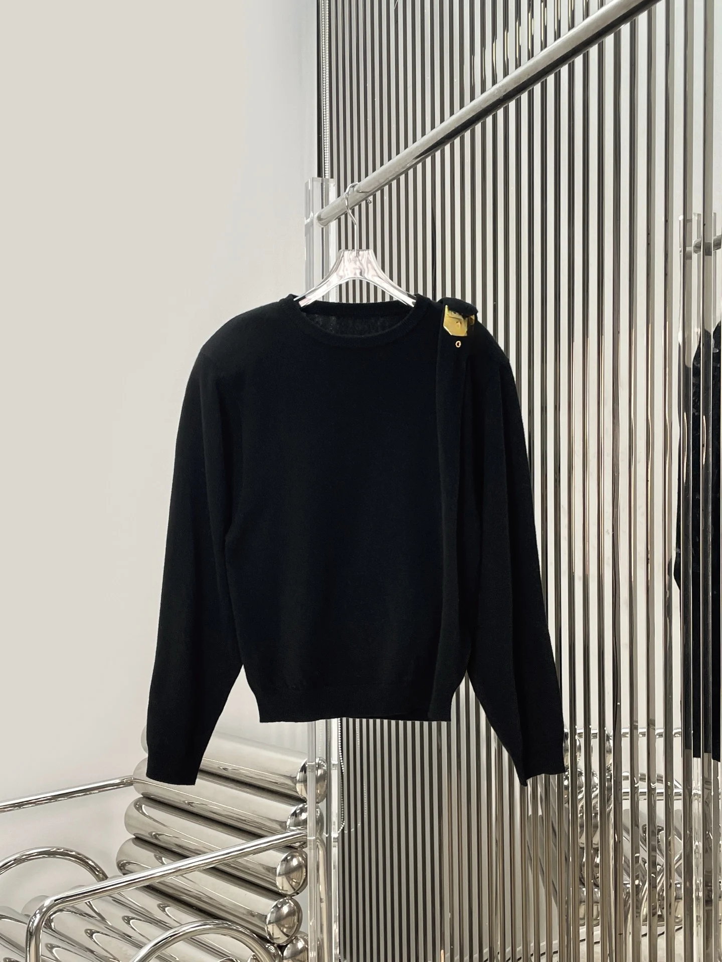 Black round Neck Long Sleeve Knitted Sweater Women's Fashion Slim Fit Design Metal Buckle Decoration Casual Style Knitwear
Black round Neck Long Sleeve Knitted Sweater Women's Fashion Slim Fit Design Metal Buckle Decoration Casual Style Knitwear