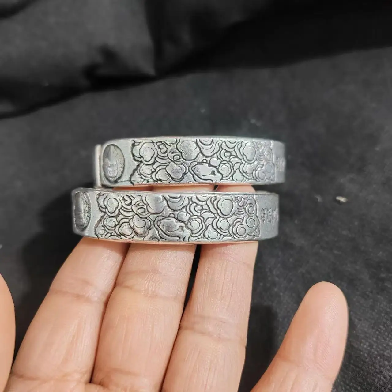 Handmade traditional craftsmanship retro silver bracelet embossed pattern fashionable bracelet and open bracelet
Handmade traditional craftsmanship retro silver bracelet embossed pattern fashionable bracelet and open bracelet