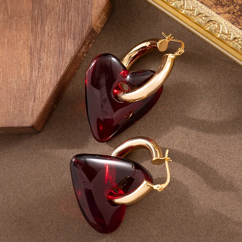 Fashionable and exquisite niche exaggerated red big love resin earrings simple light luxury high-end commuting earrings
Fashionable and exquisite niche exaggerated red big love resin earrings simple light luxury high-end commuting earrings