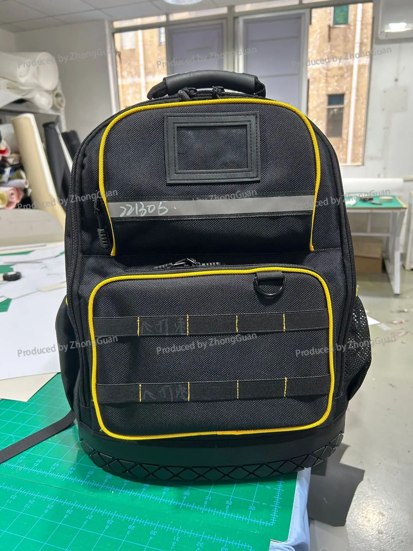 Durable Heavy Duty Double Shoulder Tool Backpack Large Capacity Storage for Electricians Housekeepers
Durable Heavy Duty Double Shoulder Tool Backpack Large Capacity Storage for Electricians Housekeepers