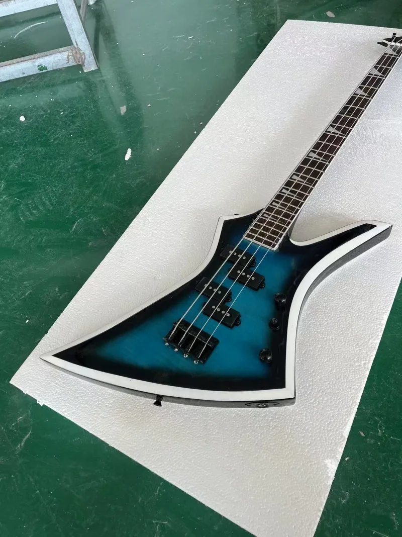 New 4-string special shape electric bass,Rosewood fingerboard,Flame maple tops,Body white binding,Free delivery
New 4-string special shape electric bass,Rosewood fingerboard,Flame maple tops,Body white binding,Free delivery