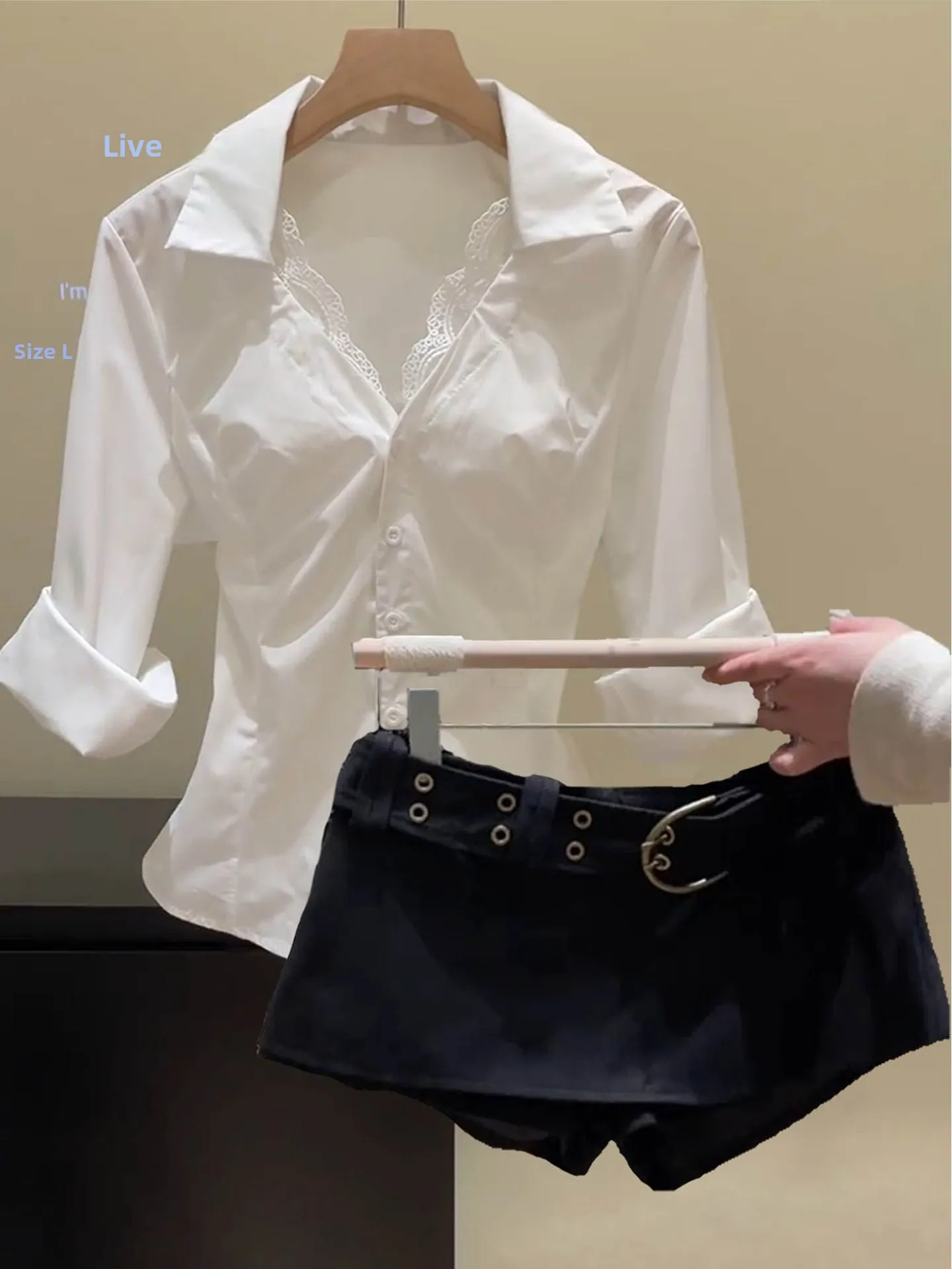 Элегантный белый кружевной комплект с длинным рукавом и юбкой с высокой талией для повседневной носки ранней осенью, модный женский ансамбль
Элегантный белый кружевной комплект с длинным рукавом и юбкой с высокой талией для повседневной носки ранней осенью, модный женский ансамбль