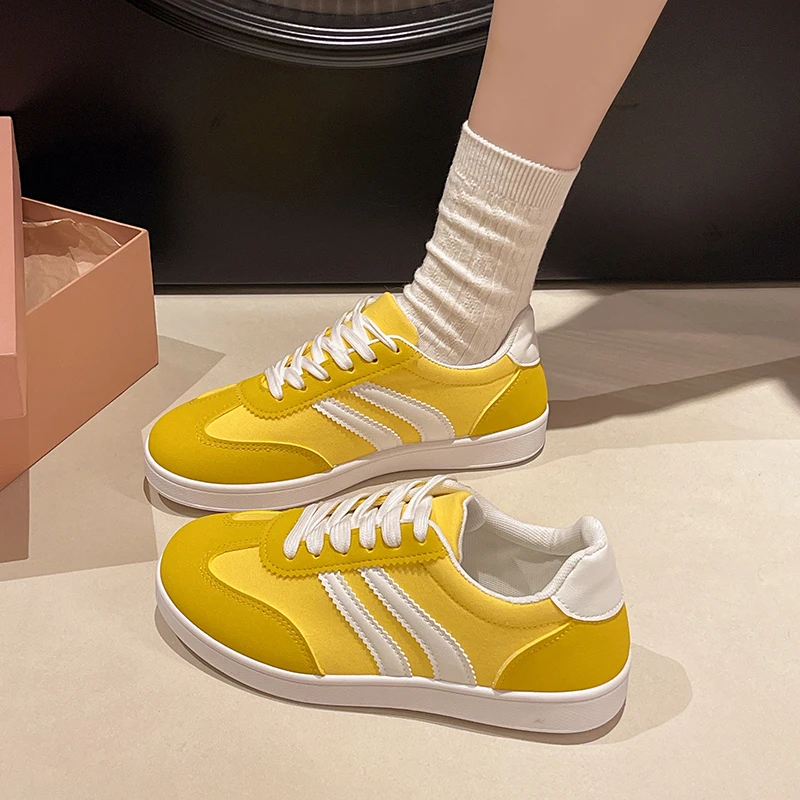 Женская трендовая повседневная обувь, удобные теннисные туфли на плоской подошве со шнуровкой, дышащие прогулочные кроссовки Zapatillas De Mujer
Женская трендовая повседневная обувь, удобные теннисные туфли на плоской подошве со шнуровкой, дышащие прогулочные кроссовки Zapatillas De Mujer