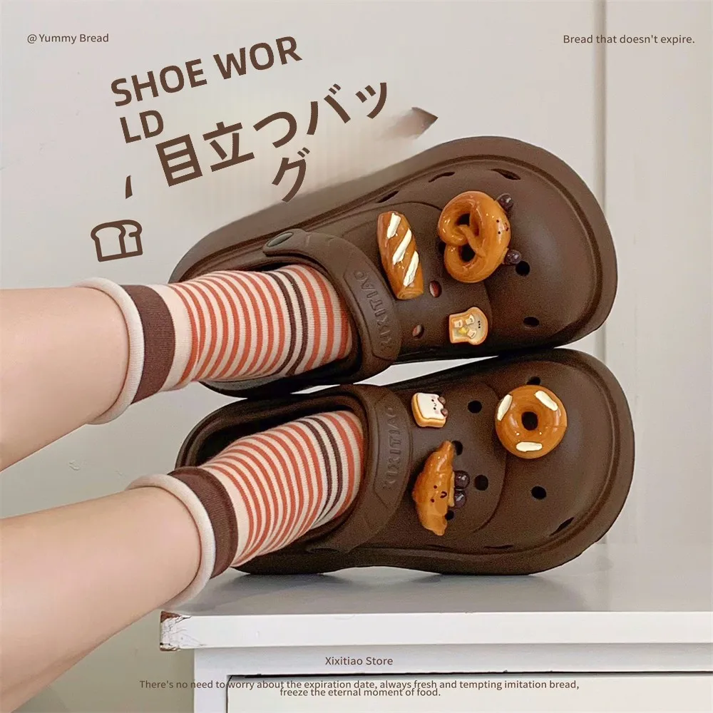 Женские летние уличные шлепанцы Fun Toast Bread Hole из ЭВА, цвета латте, с перфорацией, повседневные, с открытым носком
Женские летние уличные шлепанцы Fun Toast Bread Hole из ЭВА, цвета латте, с перфорацией, повседневные, с открытым носком