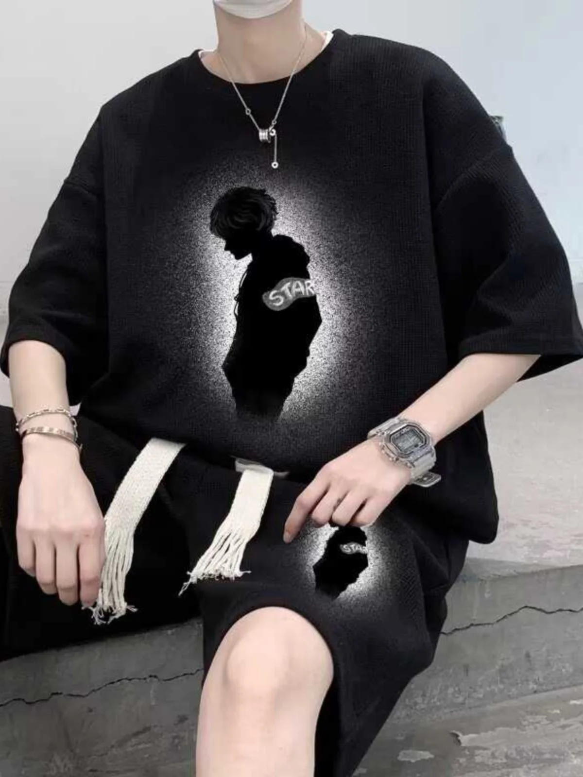 Летний повседневный мужской комплект: футболка с коротким рукавом и шорты, большие размеры, в американском стиле, с вафельным узором, спортивная одежда
Летний повседневный мужской комплект: футболка с коротким рукавом и шорты, большие размеры, в американском стиле, с вафельным узором, спортивная одежда