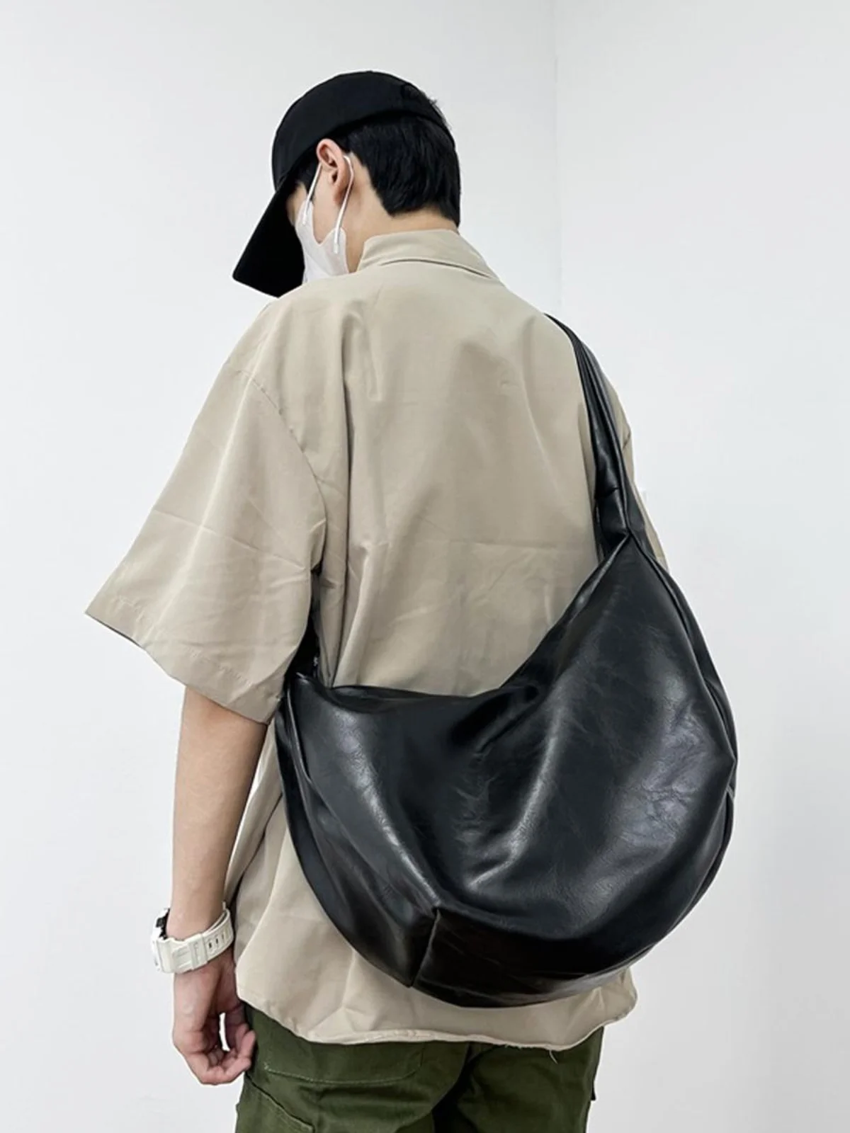 mat Soft Leather Dumpling aped Large Capaci Crossbody Bag for Men Casual Commuter Bag Single oulder Tote Bag
mat Soft Leather Dumpling aped Large Capaci Crossbody Bag for Men Casual Commuter Bag Single oulder Tote Bag