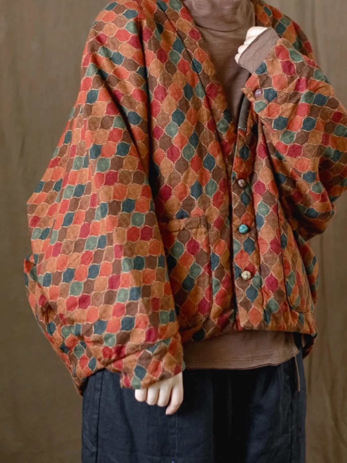 Retro Chinese Style Oversized Linen Cotton Jacket Batwing Sleeve Printed Coat Women's Loose Fit Cotton Padded Outerwear
Retro Chinese Style Oversized Linen Cotton Jacket Batwing Sleeve Printed Coat Women's Loose Fit Cotton Padded Outerwear