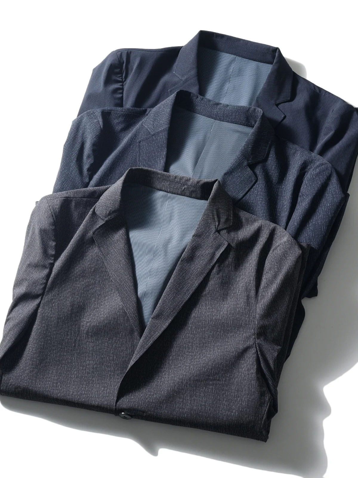 Новая мужская деловая повседневная куртка-пиджак из эластичной ткани с эффектом охлаждения, цельная, комфортная посадка, весна-лето
Новая мужская деловая повседневная куртка-пиджак из эластичной ткани с эффектом охлаждения, цельная, комфортная посадка, весна-лето