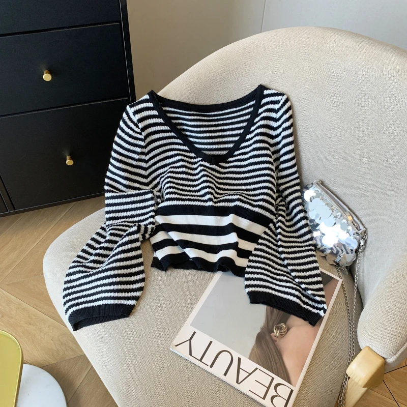 Women V-Neck Striped Pullover Knitwear Long Sleeve Sweater Harajuku Vintage 2000s Loose Soft Cozy Cropped Sweater Clothes Autumn
Women V-Neck Striped Pullover Knitwear Long Sleeve Sweater Harajuku Vintage 2000s Loose Soft Cozy Cropped Sweater Clothes Autumn