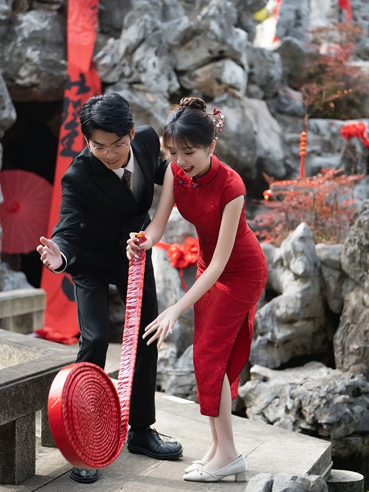 Elegant Red Chinese Style Wedding Dress for Women Short Sleeve Midi Length Elegant Wedding Gown
Elegant Red Chinese Style Wedding Dress for Women Short Sleeve Midi Length Elegant Wedding Gown
