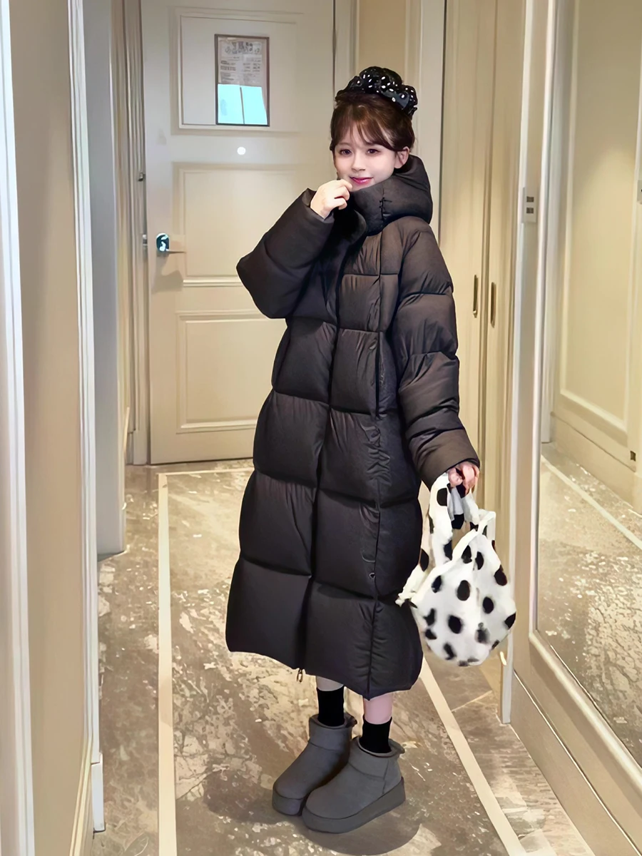 Women's Puffer Jacket Long Over-Knee 90 White Duck down Lightweight Bread Coat Hooded Commute Style Korean Version Straight Cut
Women's Puffer Jacket Long Over-Knee 90 White Duck down Lightweight Bread Coat Hooded Commute Style Korean Version Straight Cut