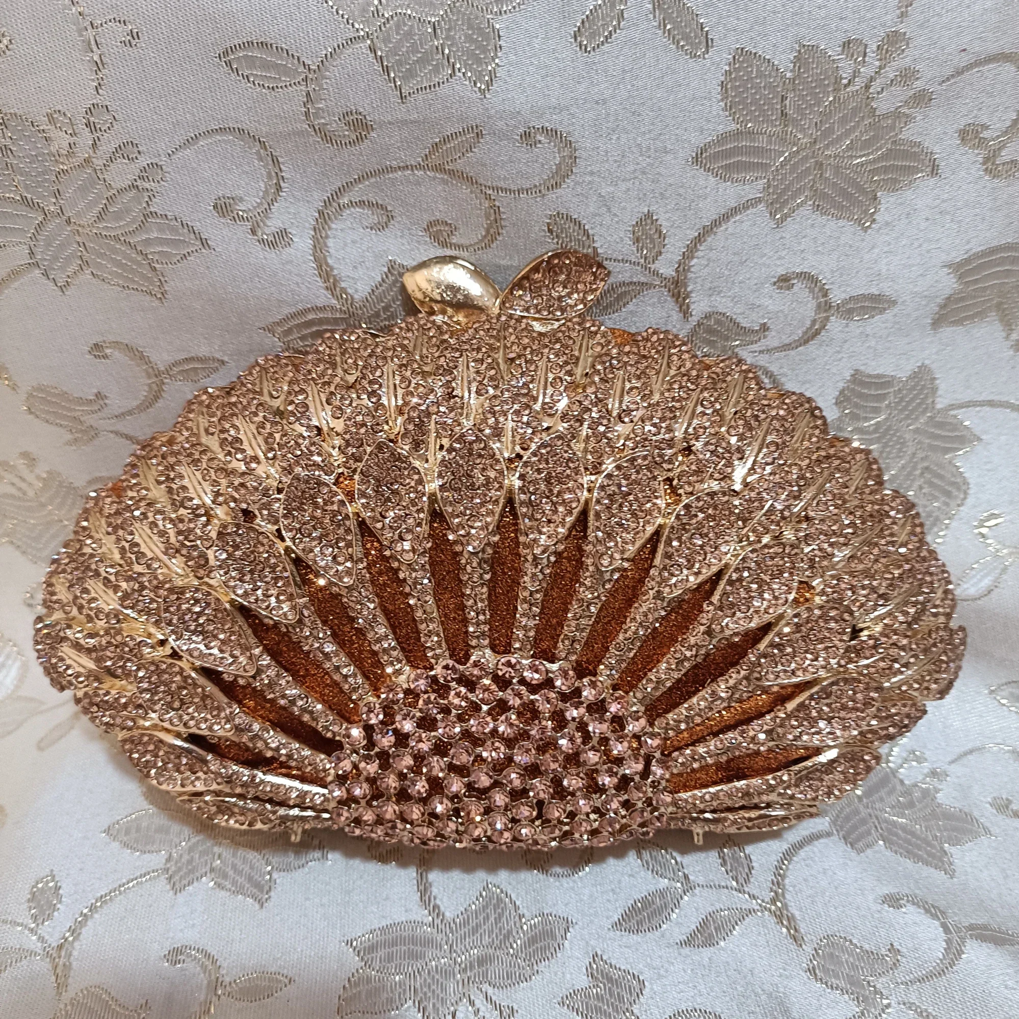 Hollow Out Champagne Rhinestone Party Handbag Women Wedding Bridal Formal Dinner Crystal Bag Diamond Flower Floral Ladies Purse
Hollow Out Champagne Rhinestone Party Handbag Women Wedding Bridal Formal Dinner Crystal Bag Diamond Flower Floral Ladies Purse