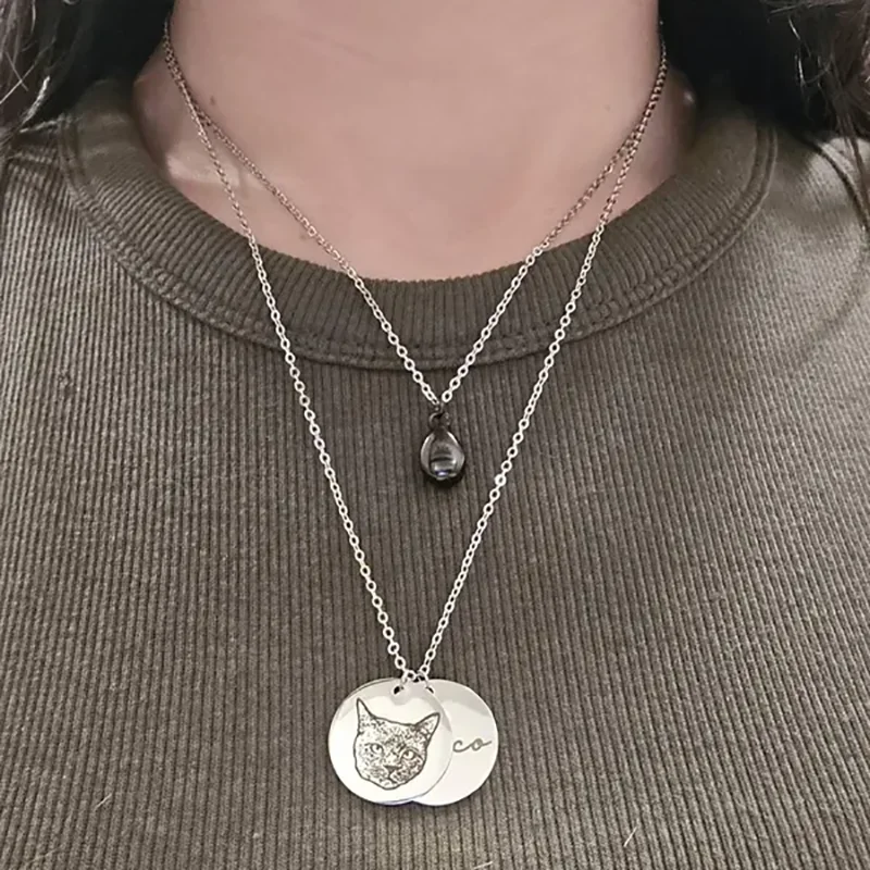 Personalized Pet Memorial Necklace Customized Dog Cat Portrait Engraved Stainless Steel Pendant Jewelry Gift for Pet Owners
Personalized Pet Memorial Necklace Customized Dog Cat Portrait Engraved Stainless Steel Pendant Jewelry Gift for Pet Owners
