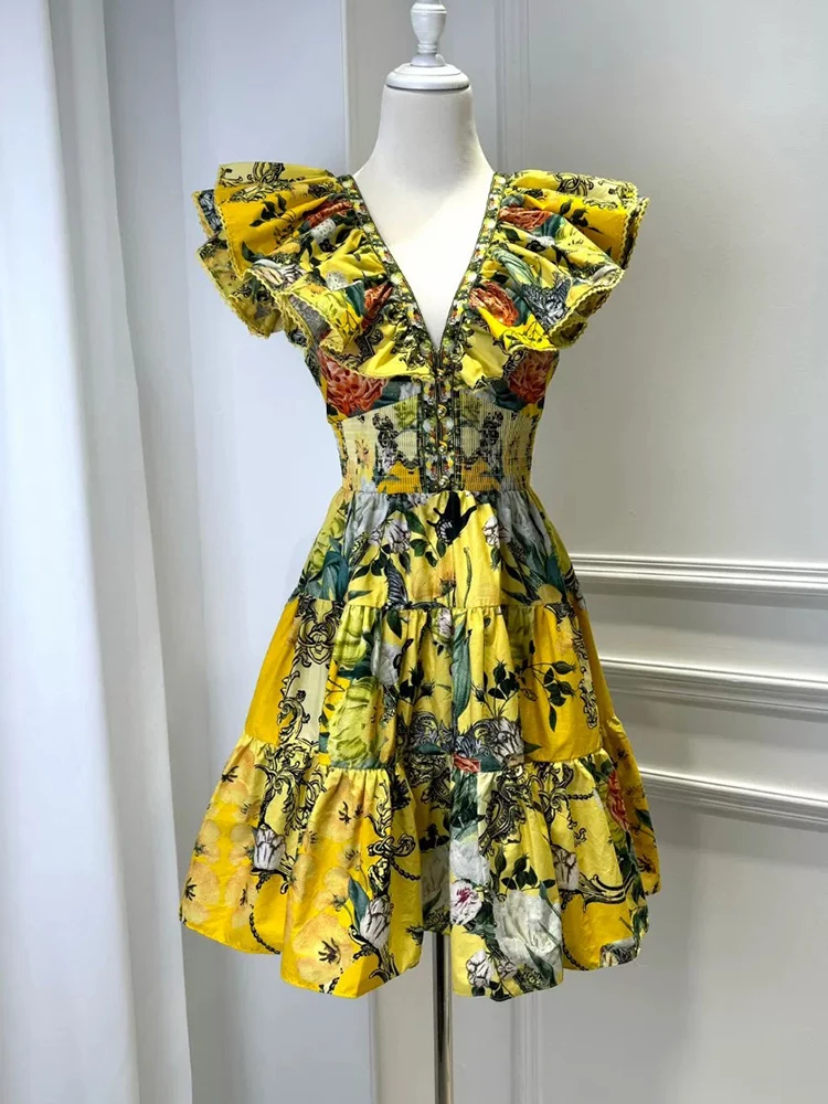 Retro V-neck ruffled flying sleeves printed with halter dress summer new sexy elastic waist temperament mini skirt.
Retro V-neck ruffled flying sleeves printed with halter dress summer new sexy elastic waist temperament mini skirt.