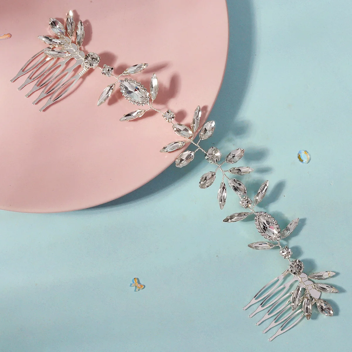 Sparkling Crystal Flower Hairband Headpiece Bridal Wedding Updo Hair Clips Party Hair Accessories For Women As Gifts
Sparkling Crystal Flower Hairband Headpiece Bridal Wedding Updo Hair Clips Party Hair Accessories For Women As Gifts