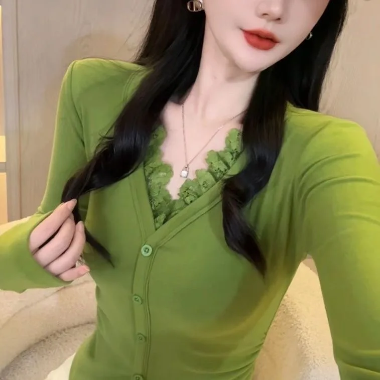 Double-Sided Velvet Thickened Lace Splicing Long Sleeve Women's Base Shirt Slimming Warm T-Shirt Top for Autumn Winter
Double-Sided Velvet Thickened Lace Splicing Long Sleeve Women's Base Shirt Slimming Warm T-Shirt Top for Autumn Winter