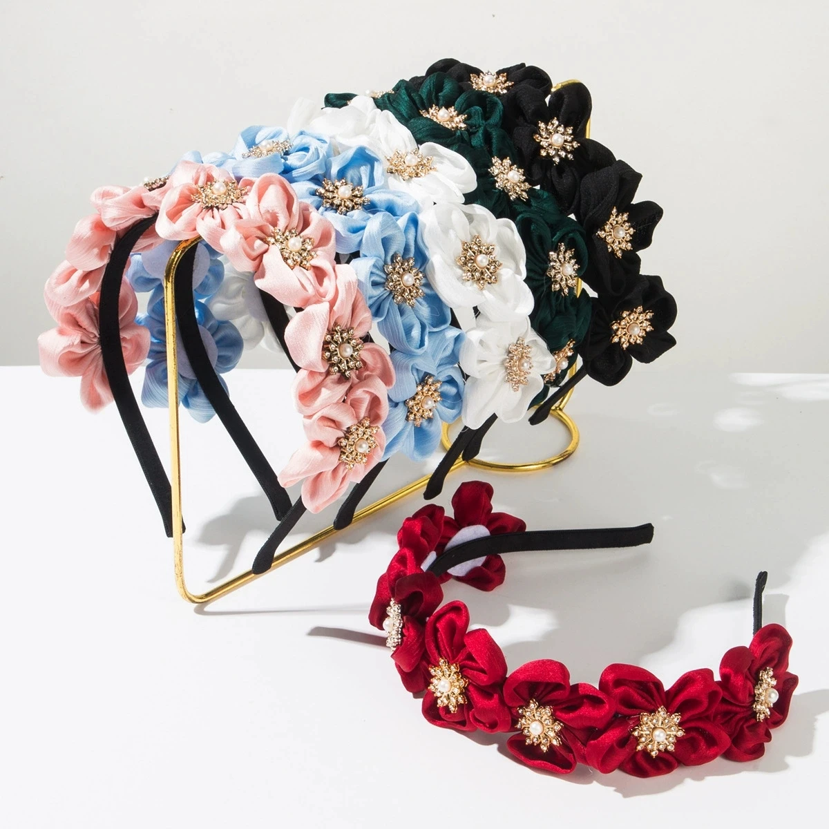 Повязки на голову с кристаллами и цветами для девочек, черные, красные, белые атласные повязки на голову с цветочным принтом, модные вечерние аксессуары для волос для женщин и девочек
Повязки на голову с кристаллами и цветами для девочек, черные, красные, белые атласные повязки на голову с цветочным принтом, модные вечерние аксессуары для волос для женщин и девочек