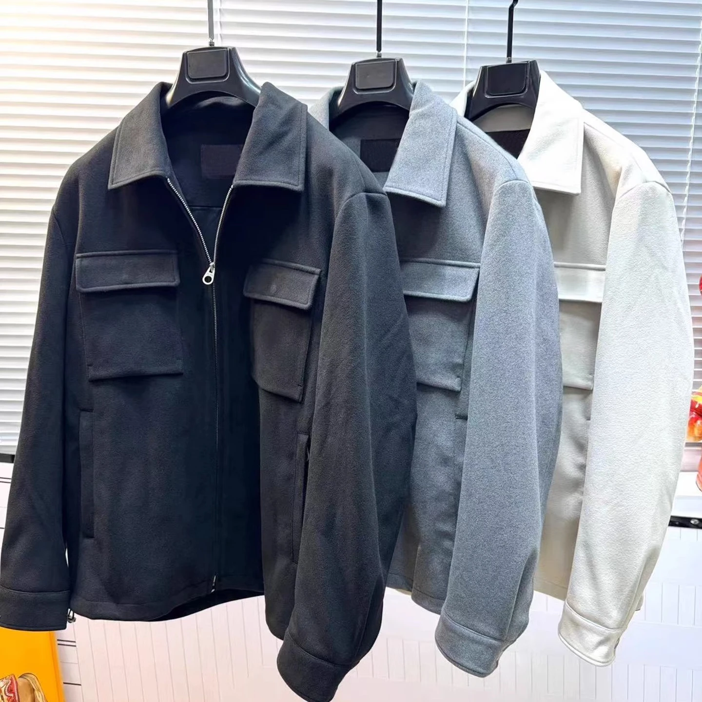 LP 25aw Деловая куртка со смешанными лацканами и двойными карманами
LP 25aw Деловая куртка со смешанными лацканами и двойными карманами