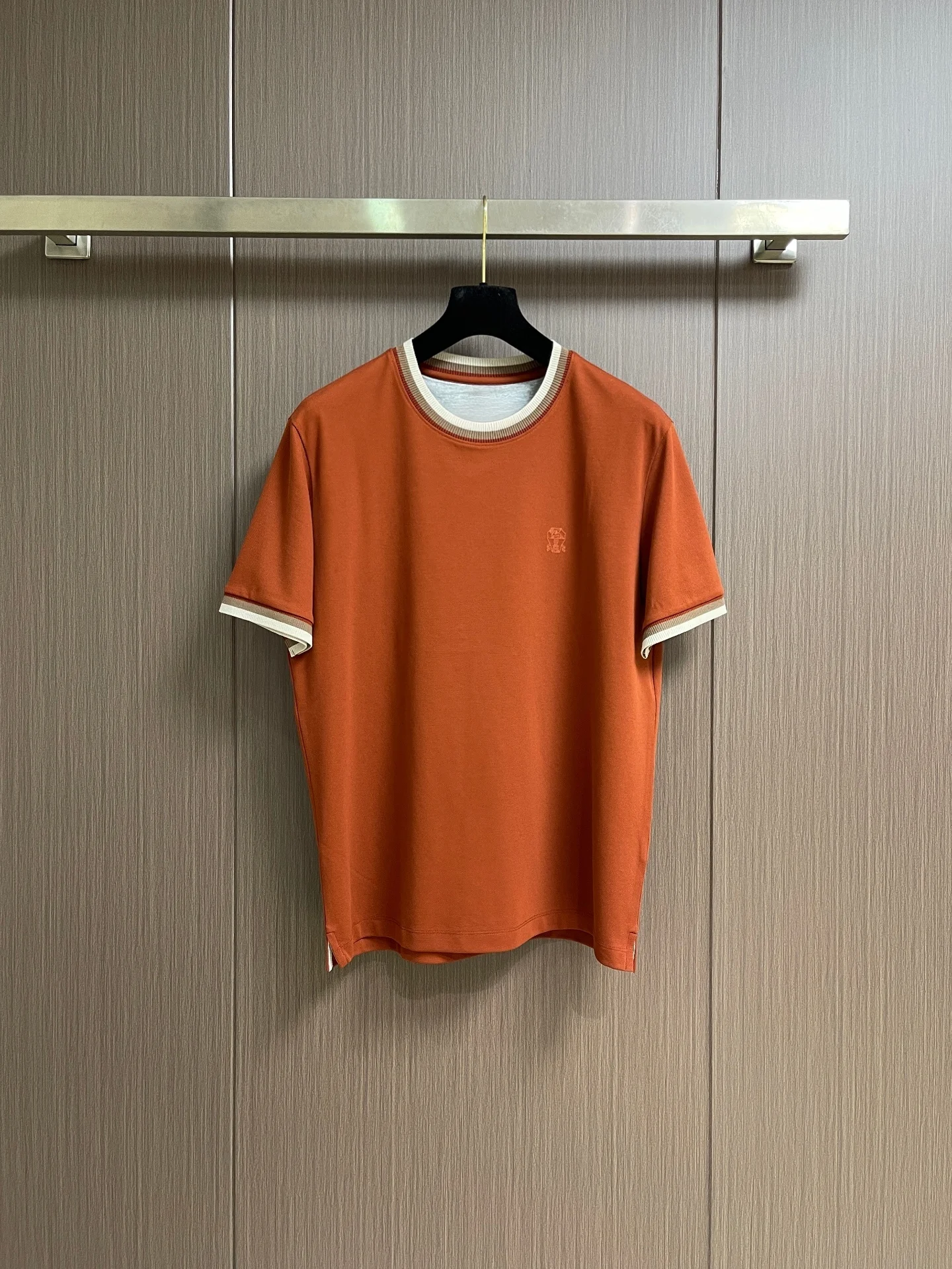 Italian Style Luxury Men's Short Sleeve T-Shirt Summer 2026 Embroidered Logo Simple Color Block Casual Cotton Knitwear
Italian Style Luxury Men's Short Sleeve T-Shirt Summer 2026 Embroidered Logo Simple Color Block Casual Cotton Knitwear
