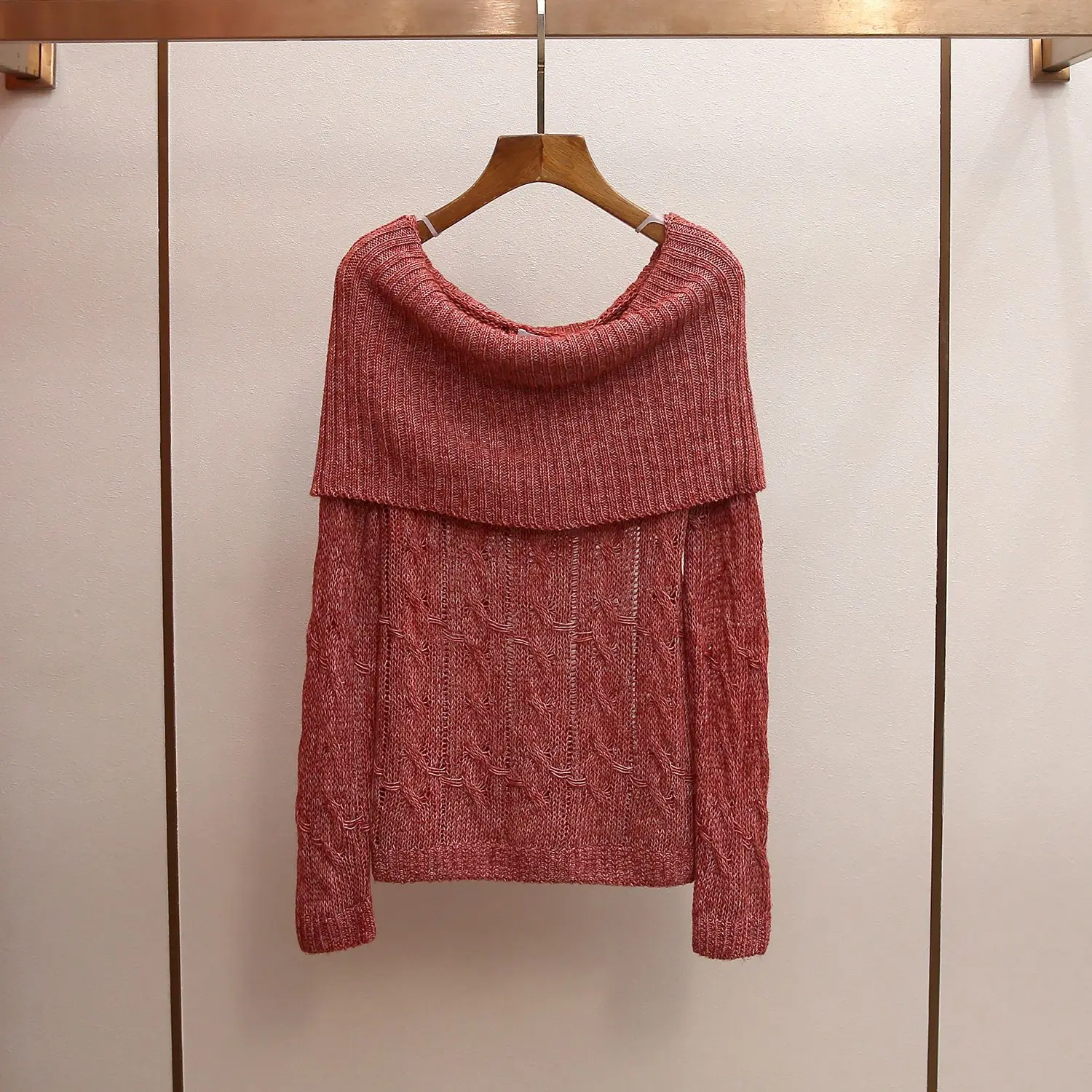 MaSande: Новинка! Элегантный женский вязаный свитер на одно плечо с эффектом стройности, из мягкого полиэстера средней плотности.
MaSande: Новинка! Элегантный женский вязаный свитер на одно плечо с эффектом стройности, из мягкого полиэстера средней плотности.