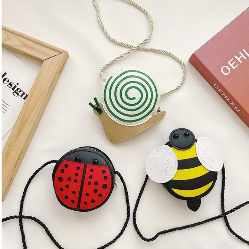 Cartoon Bee Ladybug Snail Messenger Bag Lovely Children's PU Leather Coin Purse Handbags Cute Kids Accessories Shoulder Bags
Cartoon Bee Ladybug Snail Messenger Bag Lovely Children's PU Leather Coin Purse Handbags Cute Kids Accessories Shoulder Bags