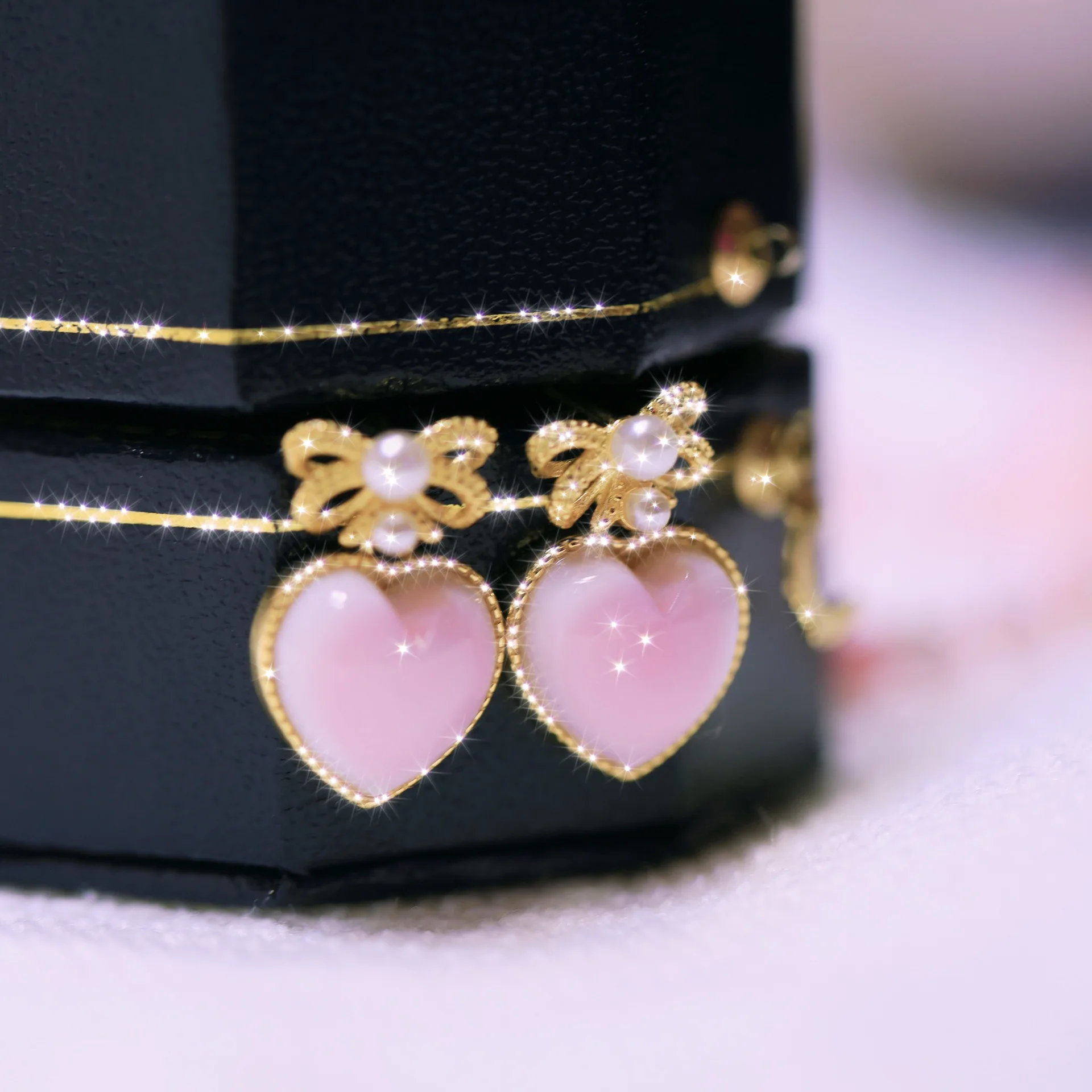 Queen Shell Bow Heart Earrings Silver Inlay Hong Kong Worker Queen Shell Rouge Snail Love Heart Bow Tie Eardrops
Queen Shell Bow Heart Earrings Silver Inlay Hong Kong Worker Queen Shell Rouge Snail Love Heart Bow Tie Eardrops