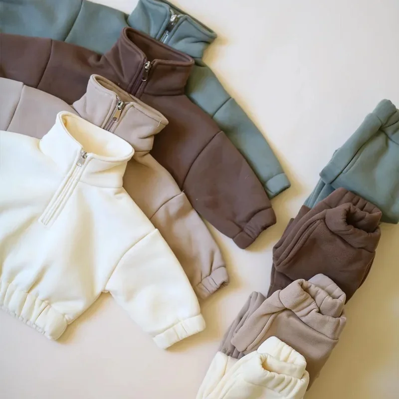 Autumn Baby Solid Color Long Sleeve Suit 0-6 Years Old Boys and Girls Cotton Fleece Sweater Two-piece Simple Sportswear
Autumn Baby Solid Color Long Sleeve Suit 0-6 Years Old Boys and Girls Cotton Fleece Sweater Two-piece Simple Sportswear
