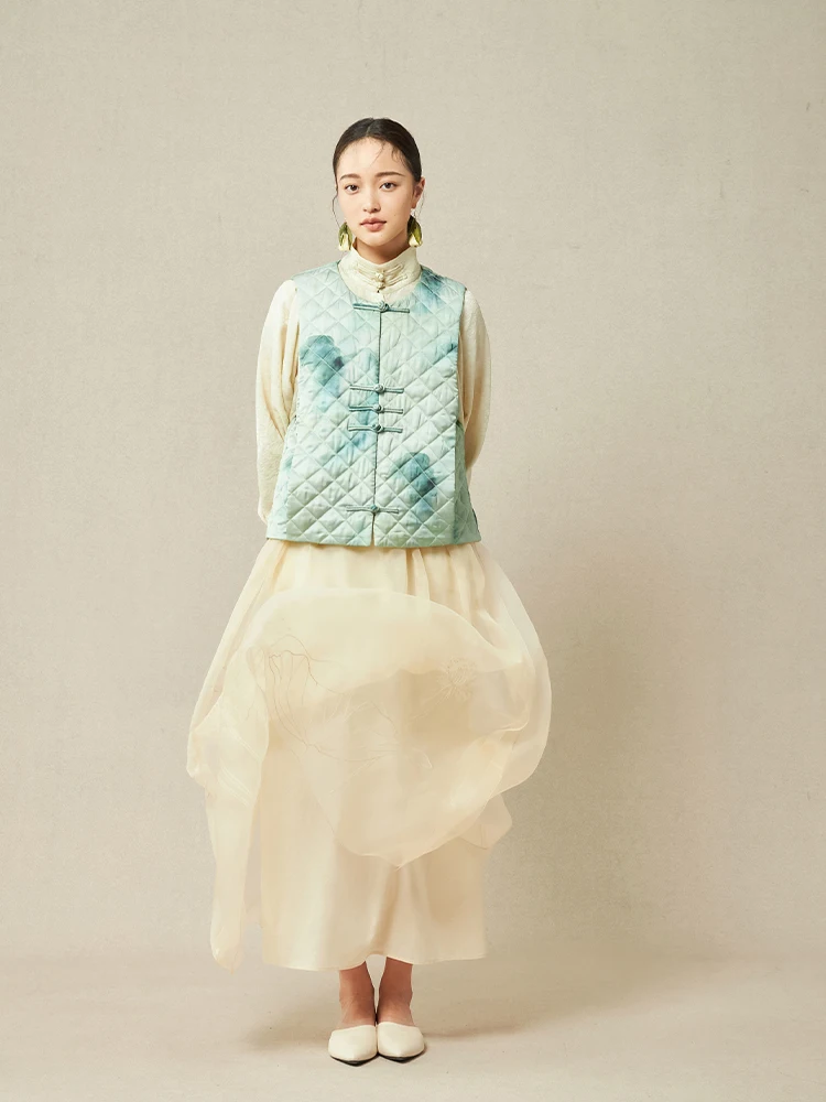 Новая китайская шелковая юбка с вышивкой в виде цветка лотоса, исключительного красного цвета, из серии Hanfu Skirt.
Новая китайская шелковая юбка с вышивкой в виде цветка лотоса, исключительного красного цвета, из серии Hanfu Skirt.