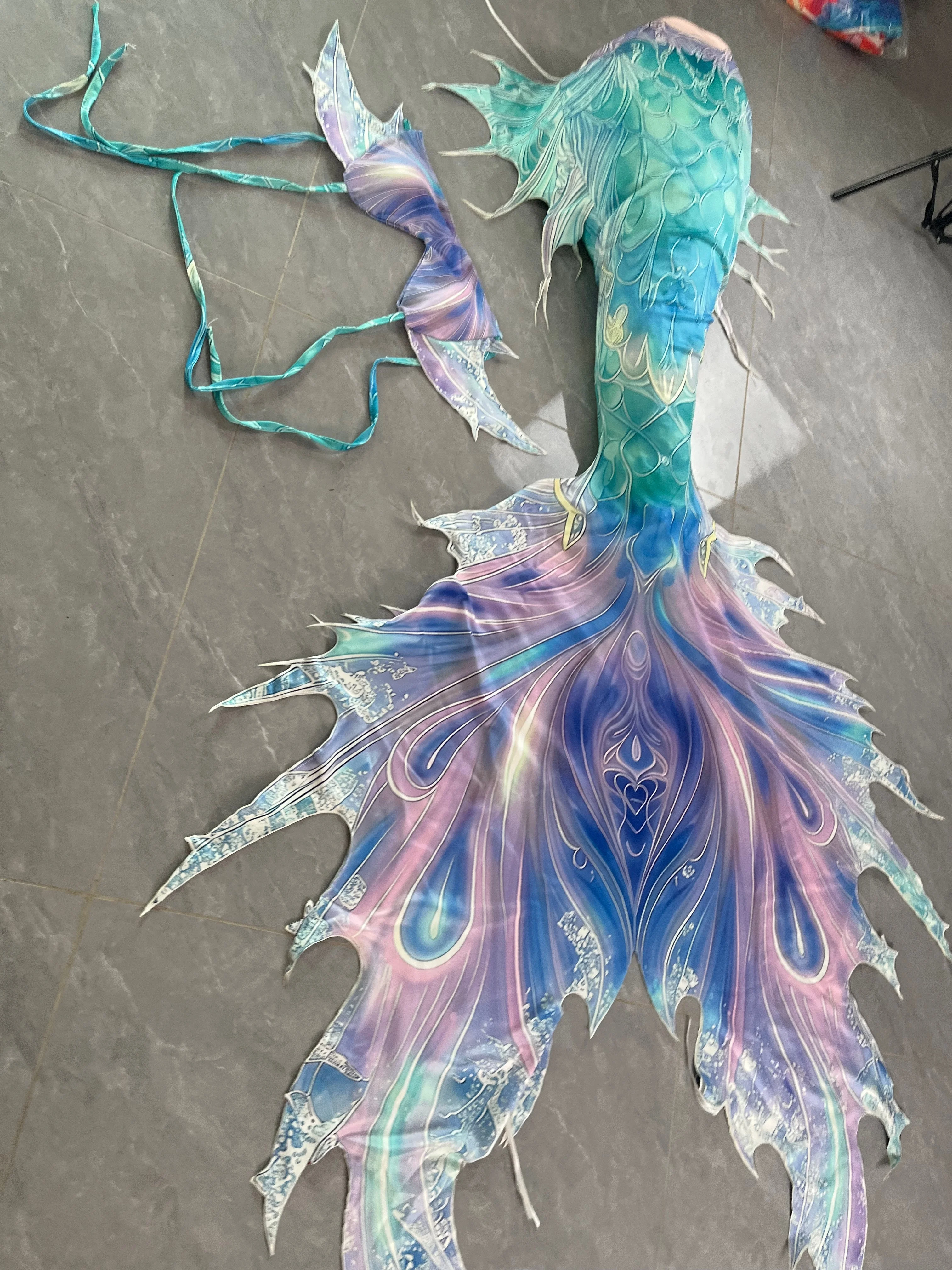 Rainbow Mermaid Tail Aquarium Underwater High-Definition Performance Costume
Rainbow Mermaid Tail Aquarium Underwater High-Definition Performance Costume