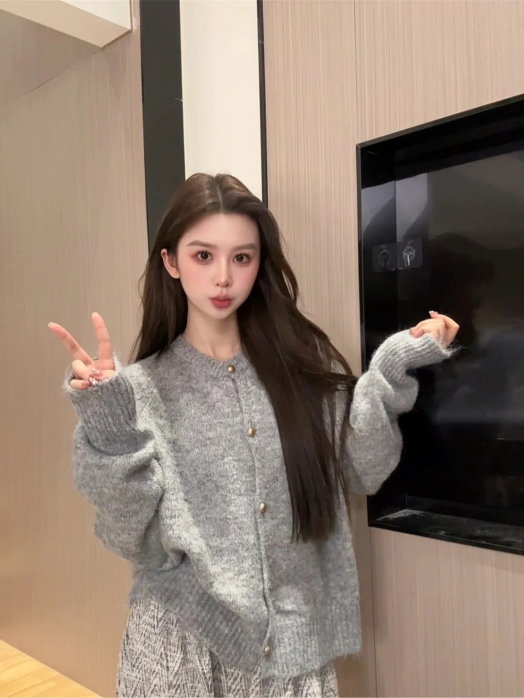 Gray Knitted Open Cardigan Women's Lazy Sweater Jacket Early Autumn Styling Korean Atmosphere Top Loose Long Sleeve round Neck
Gray Knitted Open Cardigan Women's Lazy Sweater Jacket Early Autumn Styling Korean Atmosphere Top Loose Long Sleeve round Neck
