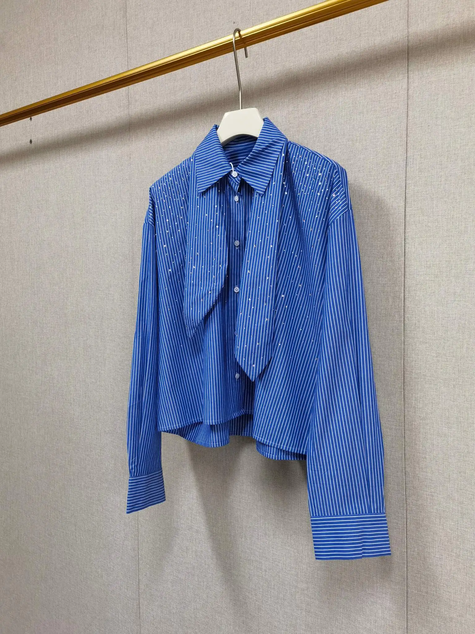Hot Diamond Women Striped Blue Shirt Early Spring 2026 Turn-down Collar Long Sleeve Single Breasted Casual 100% Cotton Blouse
Hot Diamond Women Striped Blue Shirt Early Spring 2026 Turn-down Collar Long Sleeve Single Breasted Casual 100% Cotton Blouse