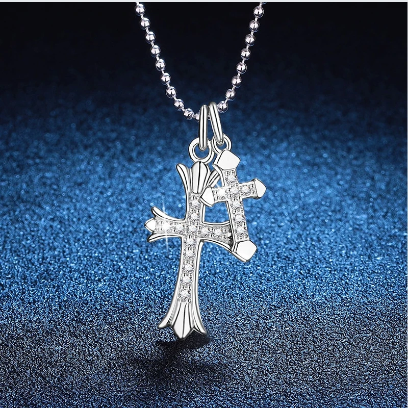 S925 sterling silver necklace with moissanite pendant, hip-hop Korean version cross collarbone chain, D-color moissanite necklac
S925 sterling silver necklace with moissanite pendant, hip-hop Korean version cross collarbone chain, D-color moissanite necklac