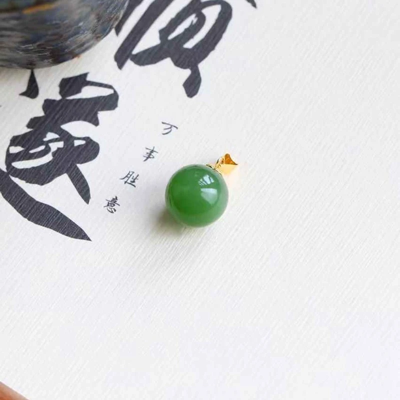 Natural Hotan Russian Jadeite Old Material Jade Plain Round Bead Pendant
Natural Hotan Russian Jadeite Old Material Jade Plain Round Bead Pendant