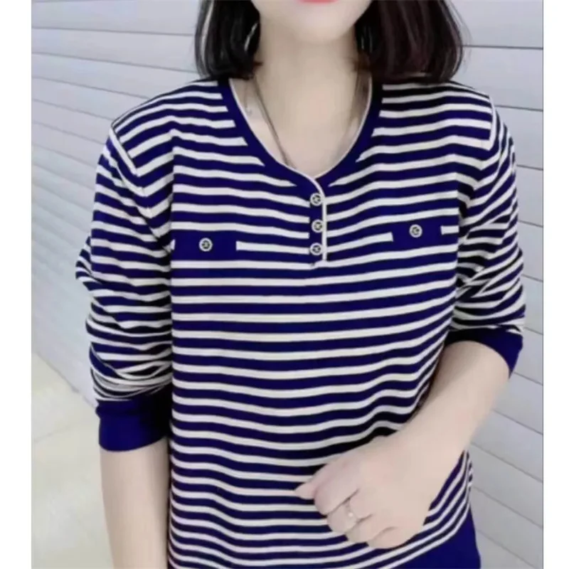 Sweater Women Spring Autumn 2025 New Stripe Coat Temperament Knitwear Bottoming Shirt Fashion Middle-Aged Elderly Ladies Top
Sweater Women Spring Autumn 2025 New Stripe Coat Temperament Knitwear Bottoming Shirt Fashion Middle-Aged Elderly Ladies Top